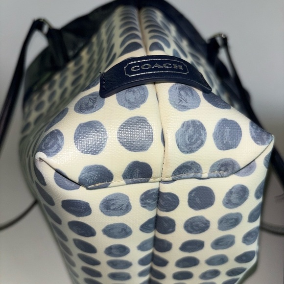 COACH 29432 Daisy Dot Print Tote Bag White Navy Patent Leather Trim - Picture 11 of 15